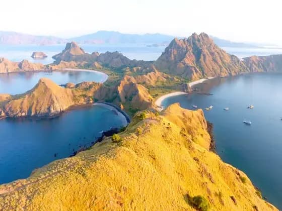 What Is a Phinisi Yacht? The Iconic Indonesian Schooner Explained