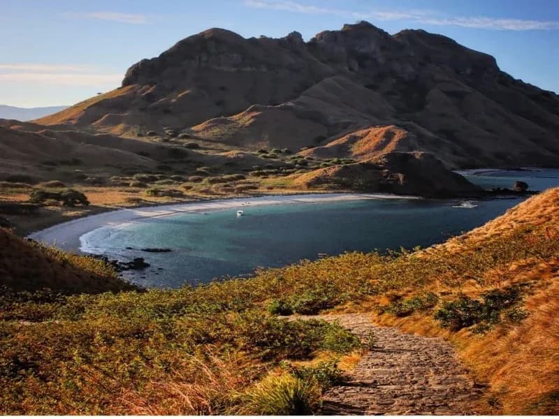 Komodo Yacht Charter Packing List: สิ่งจำเป็นที่ควรมีติดกระเป๋าในทริปของคุณ