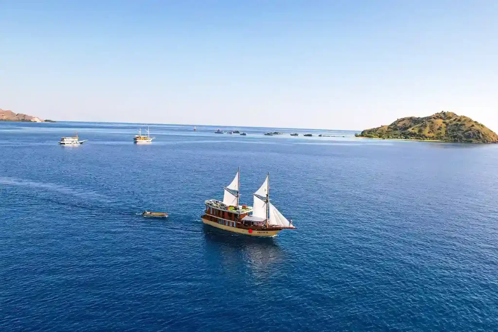 Abizar - Luxury Phinisi Komodo Charter 2026