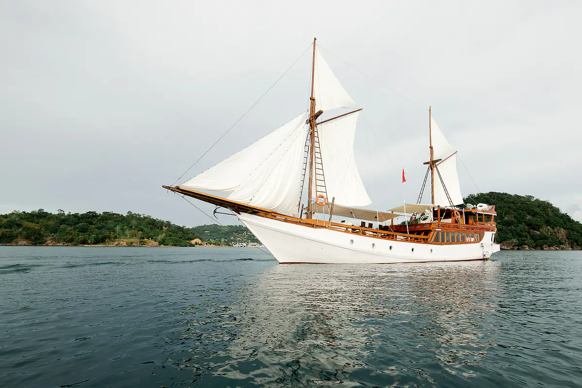 Alfatran Phinisi Bajo - Luxury Phinisi Komodo Charter 2026