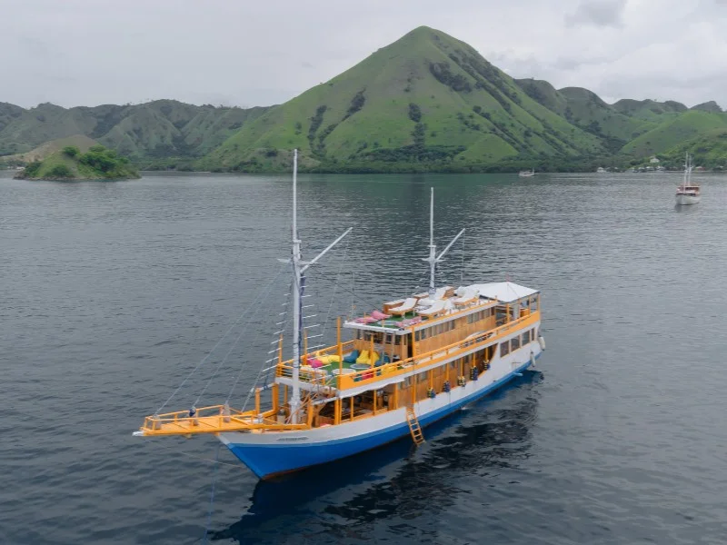 Arfisyana Indah Phinisi - Luxury Phinisi Komodo Charter 2026