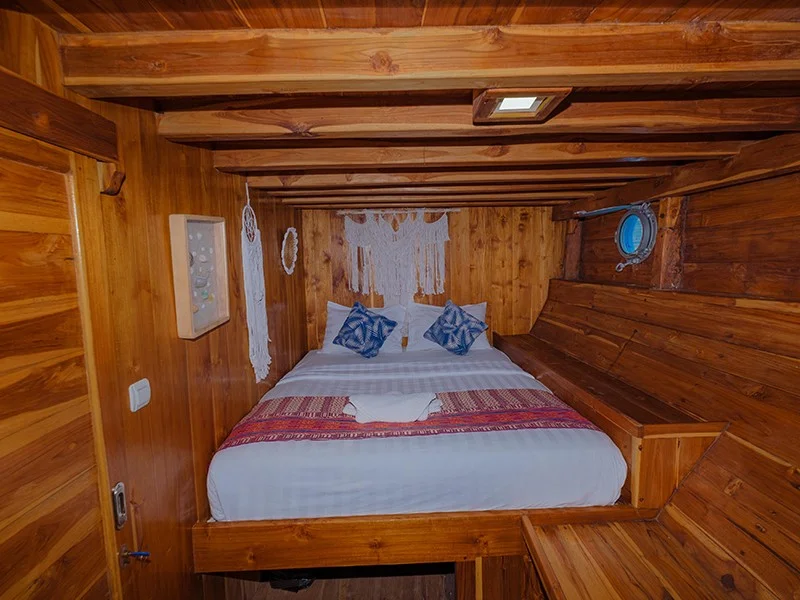 Deluxe Abyss Triple - Image 1