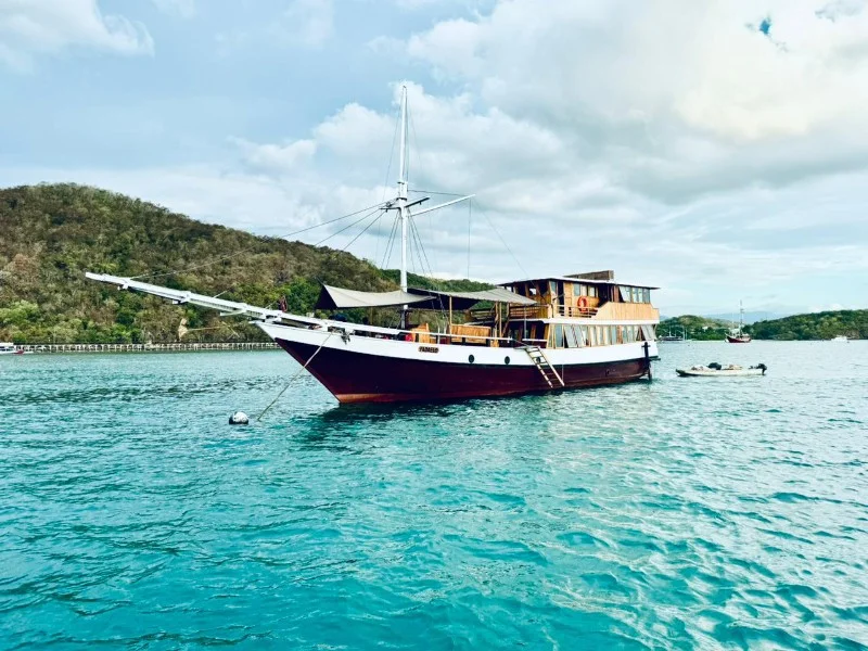Fadaelo Phinisi - Luxury Phinisi Komodo Charter 2026
