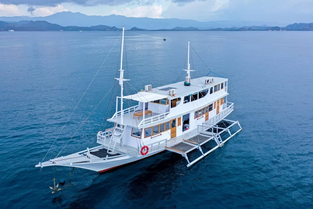 IJC Boat - Luxury Phinisi Komodo Charter 2026