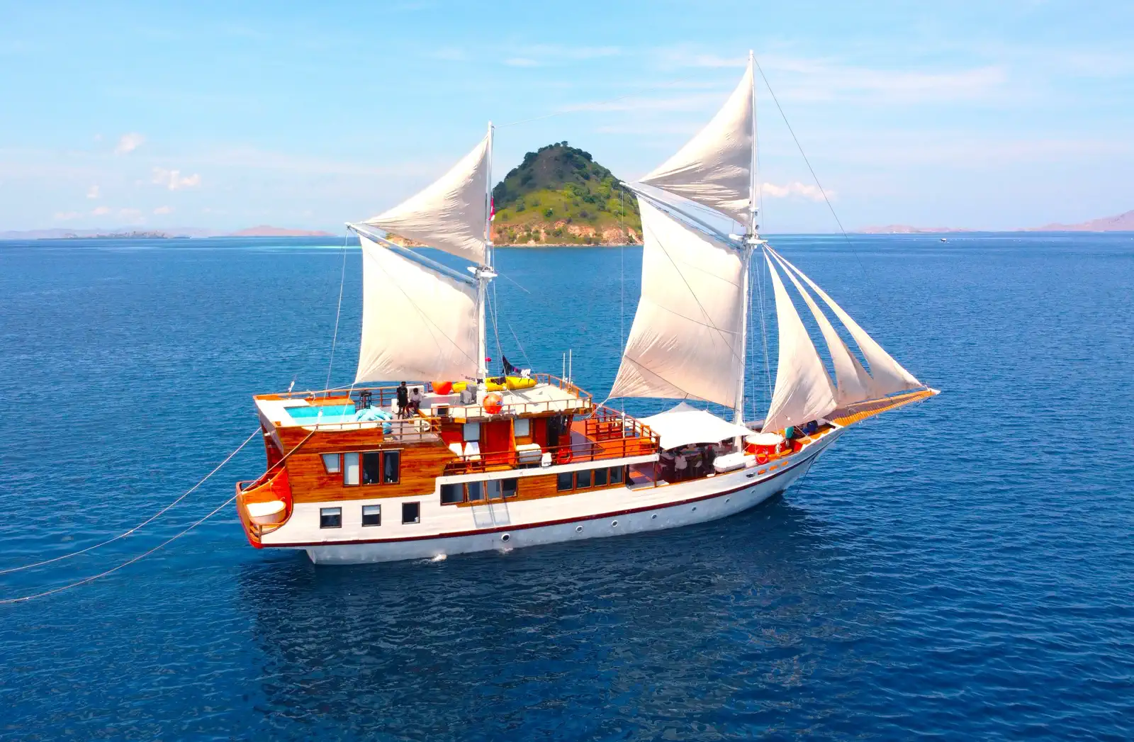 Lady Grace Cruise - Luxury Phinisi Komodo Charter 2026