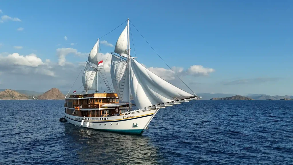 Lamain Voyage 2 - Luxury Phinisi Komodo Charter 2026