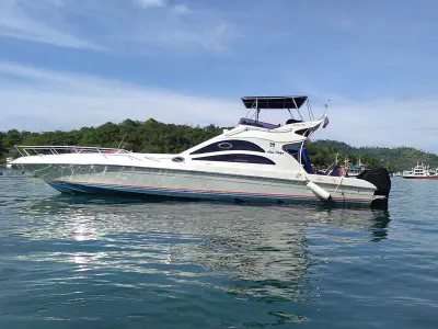 Nana Wahyu Speed Boat