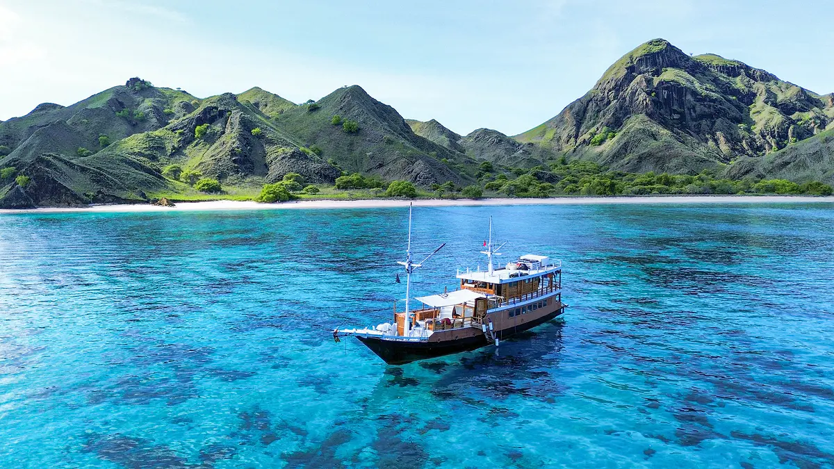 Octopus Phinisi - Luxury Phinisi Komodo Charter 2026