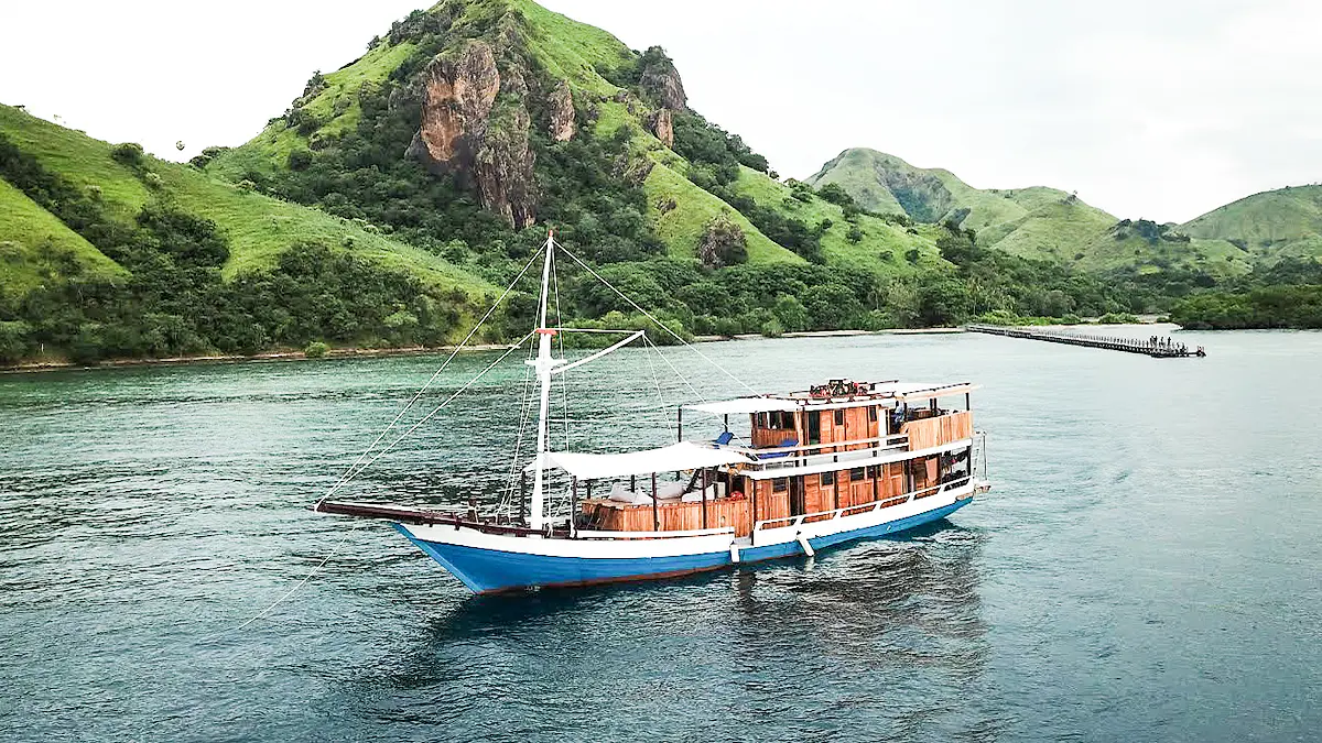 Pesona Bajo Phinisi - Luxury Phinisi Komodo Charter 2026