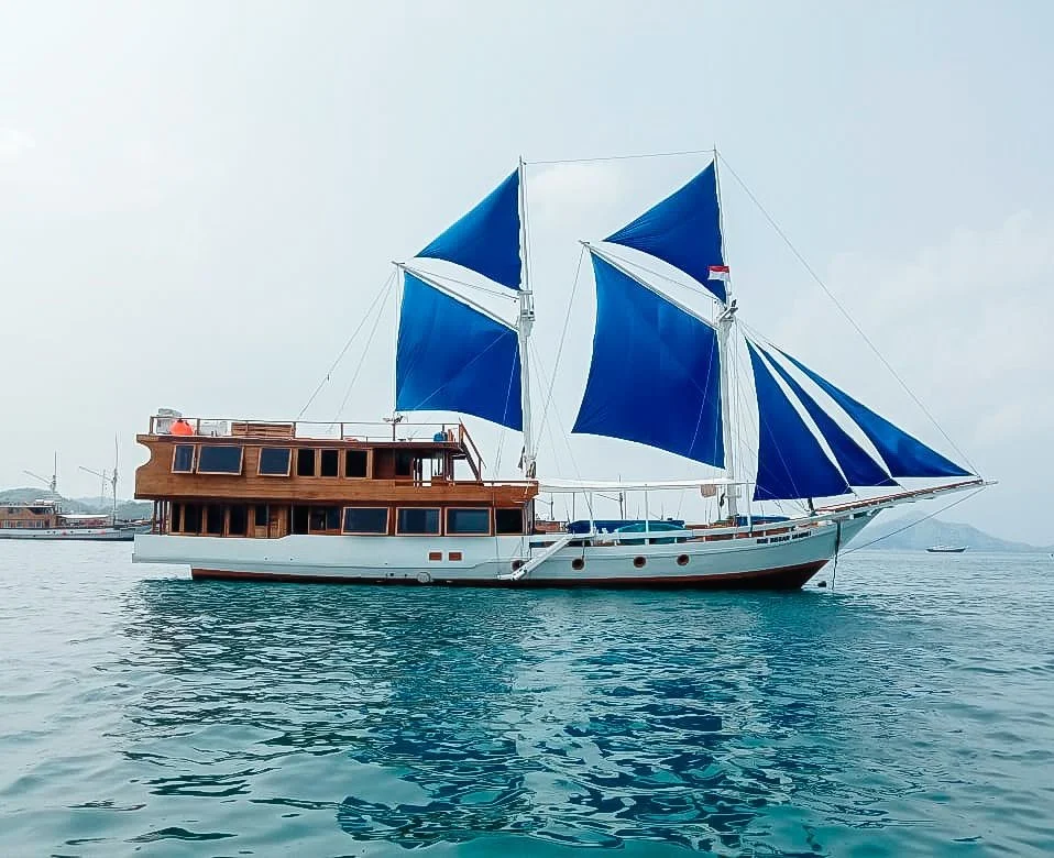 Soe Besar Vanrei - Luxury Phinisi Komodo Charter 2026