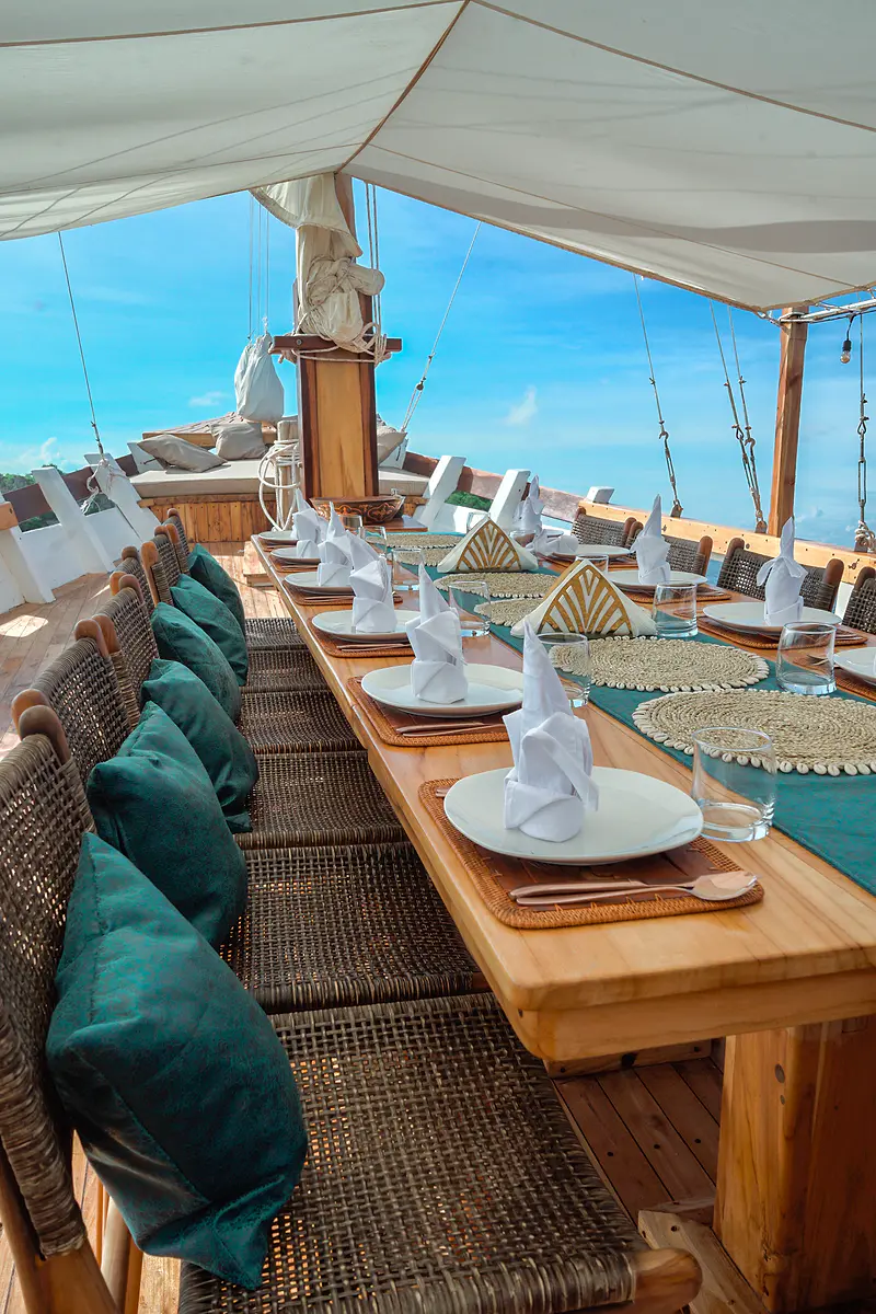 Vinca Deluxe Phinisi - Luxury Phinisi Komodo Charter 2026